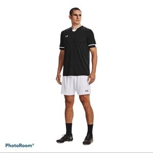 𝅺under Armour Heatgear shirt black and white